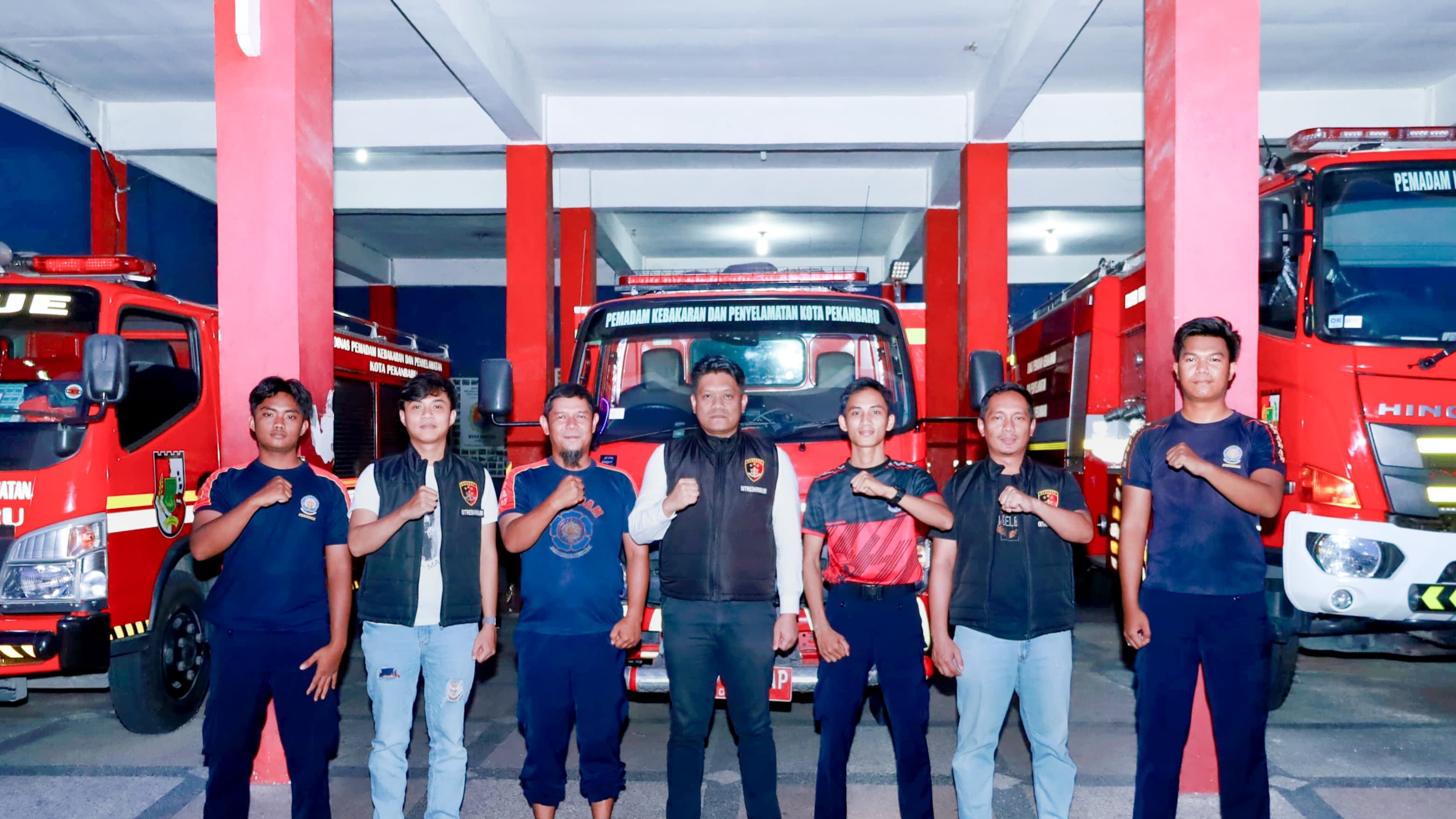 KOLABORASI ANTARA DITRESKRIMUM POLDA RIAU BERSINERGI DENGAN DAMKAR KOTA PEKANBARU DEMI JAGA STABILITAS KAMTIBMAS 